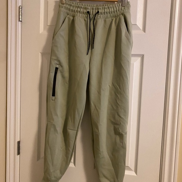 Assorted pants - Picture 10 of 13
